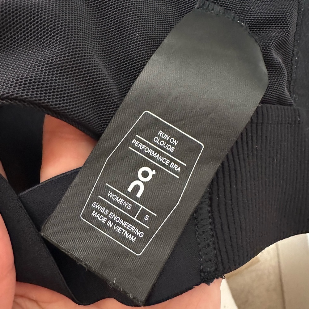 ON Running Performance Bra - Picture 5 of 9